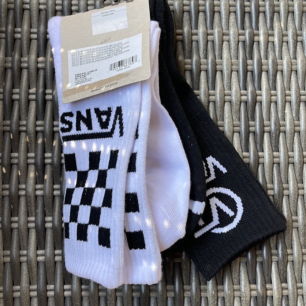 VANS “Off The Wall” Men’s 2 socks set 
NWT - Picture 4 of 16